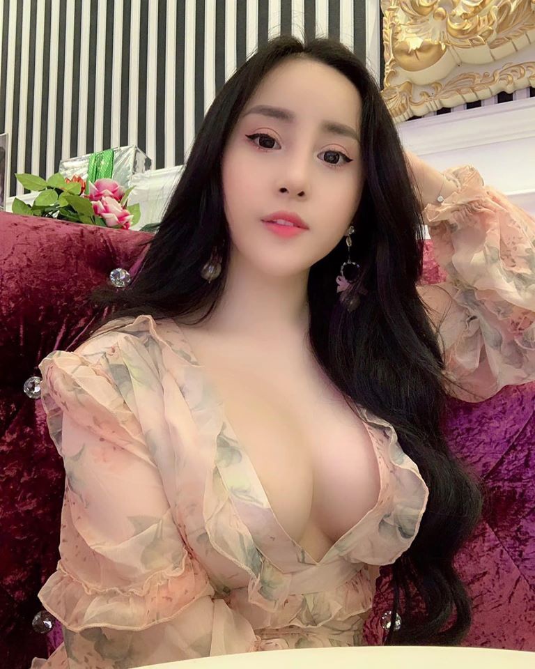 Streamer Kim Ngân – Nét đẹp nóng bỏng & hành trình nổi bật 4 Kim Ngân trong trang phục thời trang cuốn hút