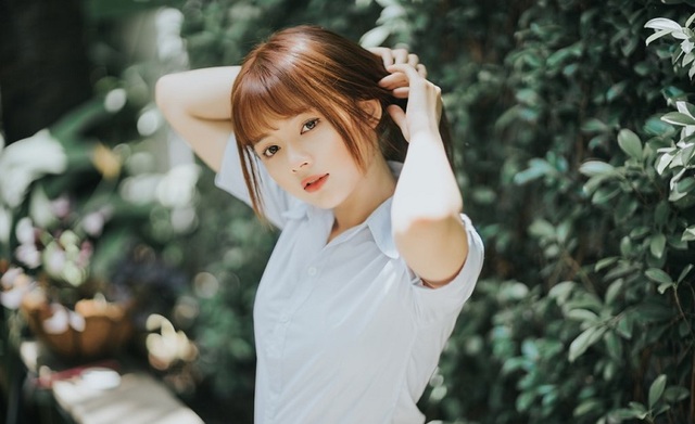 "Hot girl ảnh thẻ" luôn tận dụng tốt thế mạnh cảu mình với nét đẹp đơn thuần trẻ trung để ghi điểm trong mắt người hâm mộ