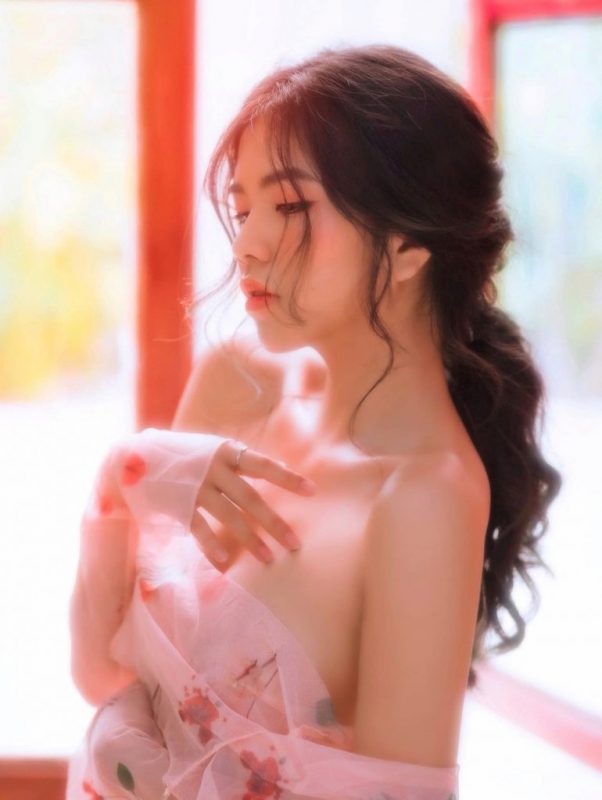 MMlive chiêm ngưỡng vẻ đẹp đa tài của hot girl Mai Dora 4 Mai Dora tự tin trên sóng giải đấu eSports