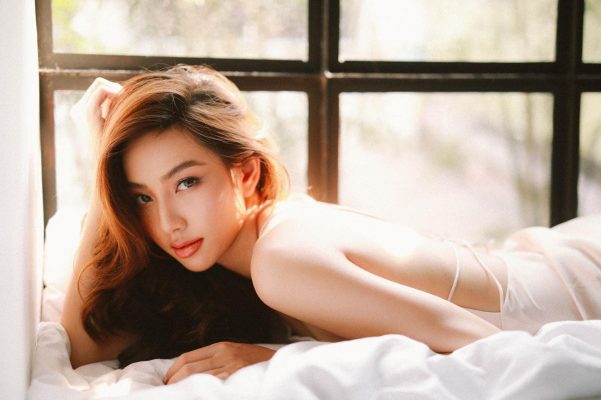 Nguyễn Thúc Thùy Tiên – Hành trình tỏa sáng của Hoa hậu Hòa bình Quốc tế trên MMlive 6 Hình ảnh đời thường ngọt ngào của Thùy Tiên