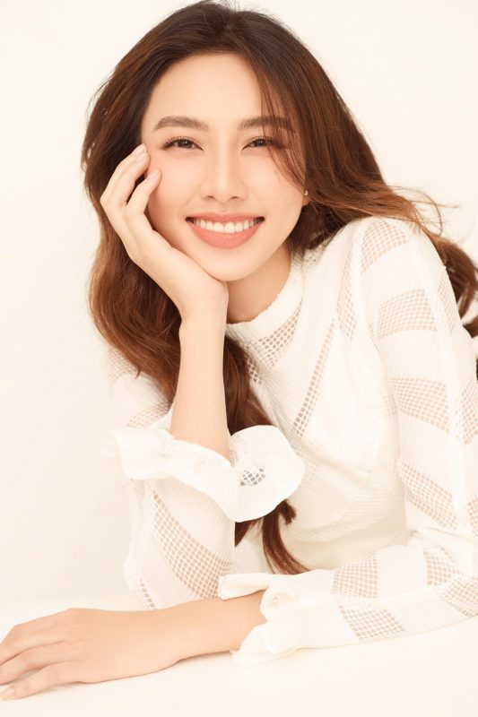 Nguyễn Thúc Thùy Tiên – Hành trình tỏa sáng của Hoa hậu Hòa bình Quốc tế trên MMlive 9 Thùy Tiên trong tạo hình nàng thơ