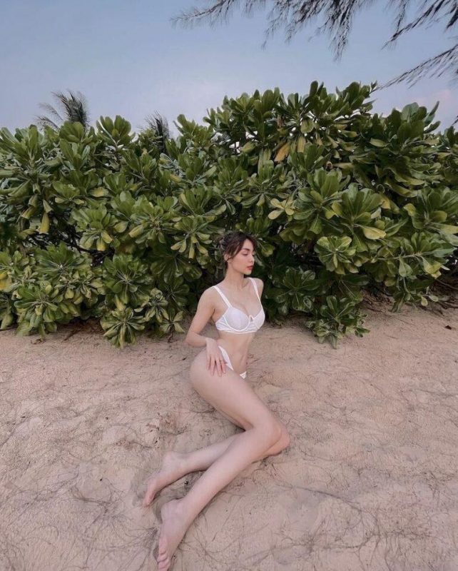 MLee – Nữ nghệ sĩ lai Pháp - Việt quyến rũ, tài năng và đầy sức hút trên MMlive 8 Sỡ hữu thân hình nóng bỏng nên cô nàng rất tự tin diện bikini