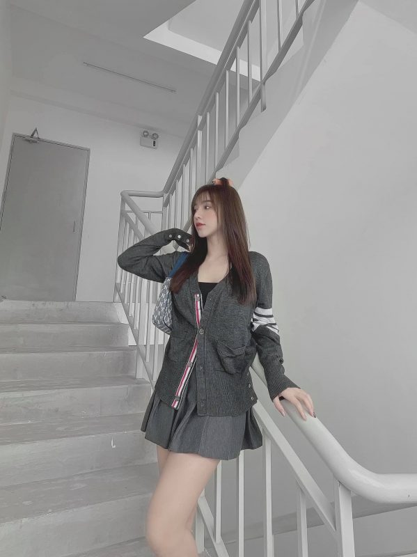 Nguyễn Gia Hân – Bạn Gái Cầu Thủ Hoàng Đức Và Hành Trình Tỏa Sáng Trên MXH 4 Cô nàng được rất nhiều người yêu mến