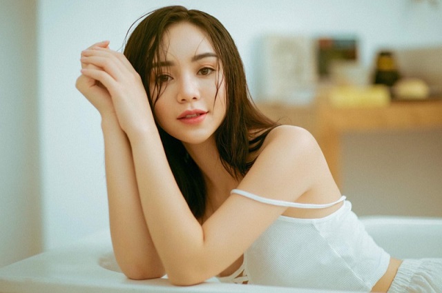 MMlive Chiêm Ngưỡng Nét Đẹp Thơ Mộng Của Hot Girl 9x Quỳnh Kool 8 Quỳnh Kool là gương mặt đang rất được săn đón