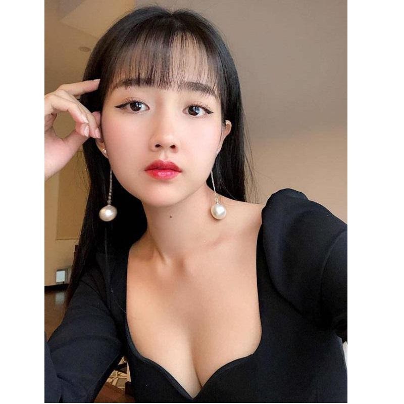 Nguyễn Hoàng Kiều Trinh – Hot Girl Trà Sữa Lột Xác Thành Biểu Tượng Gợi Cảm Trên MMlive 3 Cô nàng chuyển sang phong cách hiện đại gợi cảm