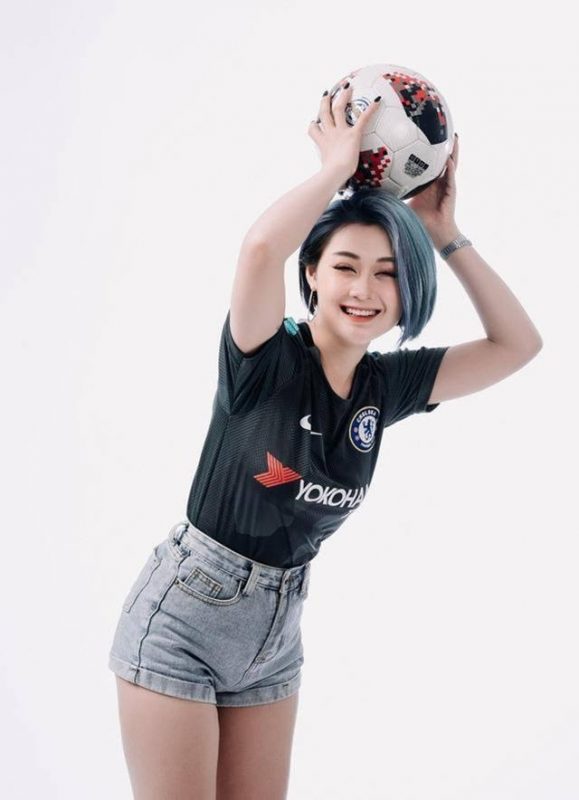 Streamer Hảo Thỏ – Nét đẹp cá tính và ngọt ngào đốn tim cộng đồng mạng 3 Cô nàng cũng có niềm đam mê với bóng đá