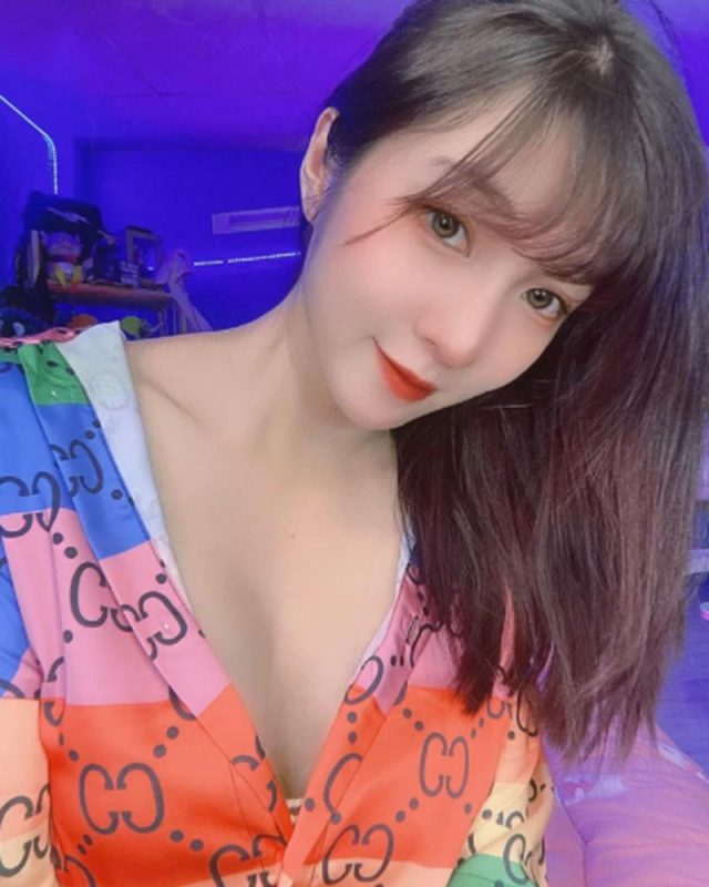 Streamer Như Hexi – Hành Trình Trở Thành Biểu Tượng Đa Năng Trong Giới Trực Tuyến 4 Cô nàng không chỉ xinh đẹp mà còn rất giỏi.