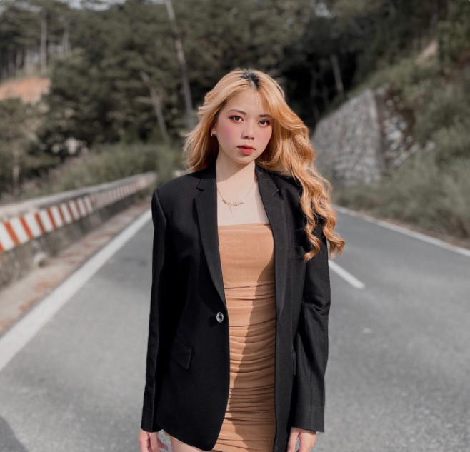 Nguyễn Hoàng Khánh Vy – Gương Mặt Hot Girl Thế Hệ Mới Với Vẻ Đẹp Trong Sáng Và Phong Cách Riêng 6 Tự tin chia sẻ hình ảnh cá nhân