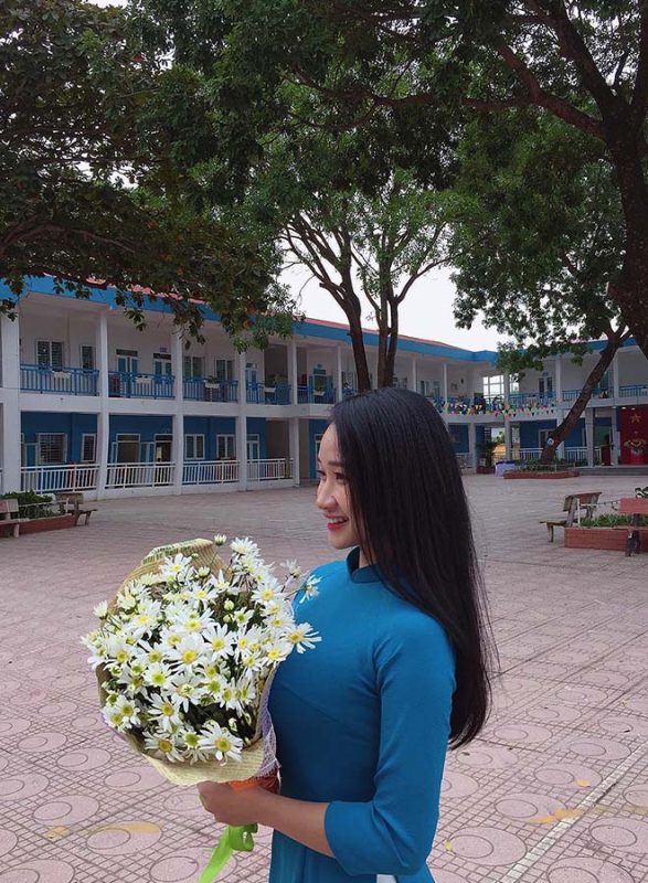 MMlive Các Cô Giáo 9x Xinh Đẹp, Tài Năng Và Được Yêu Mến 5 Bất ngờ nổi tiếng nhờ bộ ảnh mặc áo dài xinh xắn với nụ cười duyên
