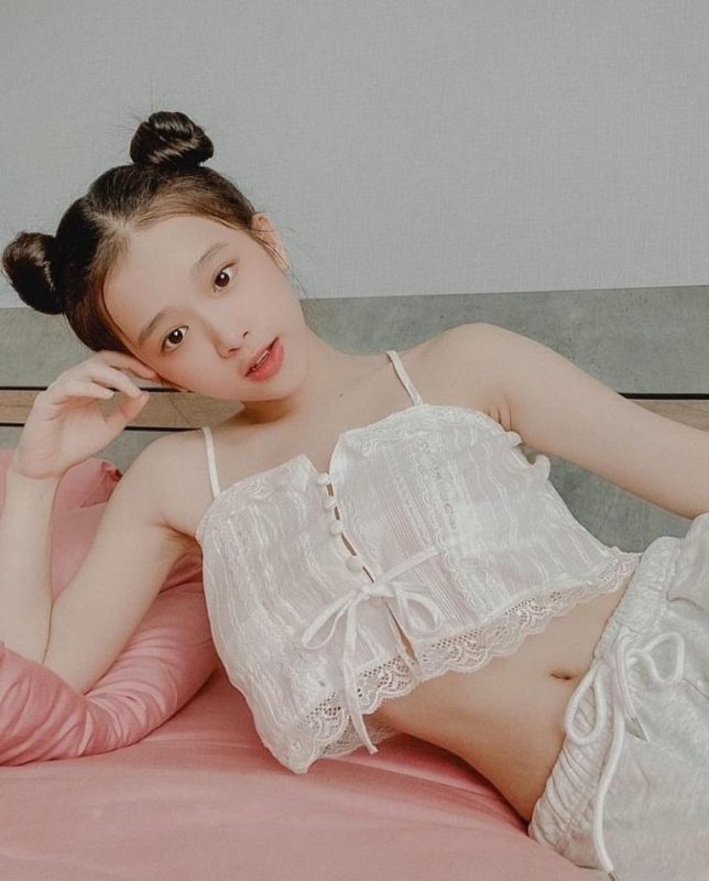 MMlive: Linh Ka – Nữ Gen Z Với Vẻ Đẹp Ngọt Ngào Và Phong Cách Cuốn Hút 2 MMlive chia sẻ thông tin về Linh Ka