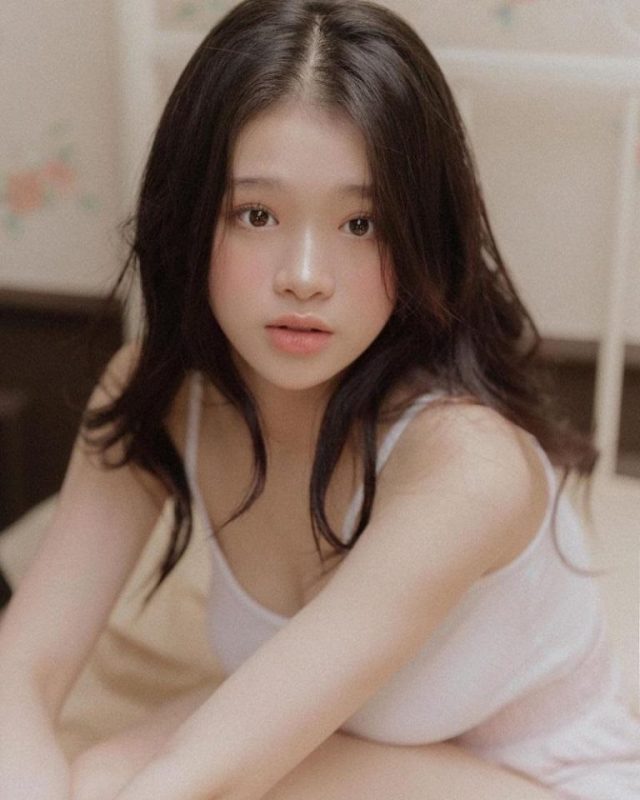 MMlive: Linh Ka – Nữ Gen Z Với Vẻ Đẹp Ngọt Ngào Và Phong Cách Cuốn Hút 5 Người đẹp Linh Ka dính drama về chuyện học hành