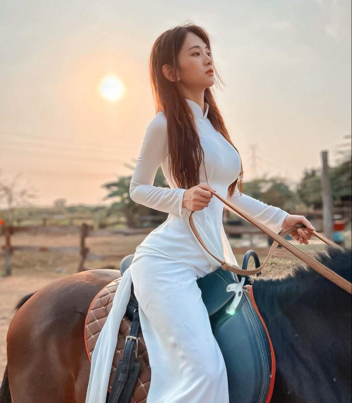 MMlive chia sẻ câu chuyện của hot girl Lê Bống – sắc đẹp và nghị lực 8 Hình ảnh dịu dàng trong tà áo dài trắng