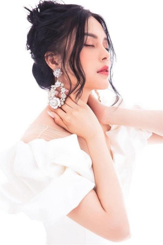 MMlive - LiLy Chen: Mỹ nhân đa tài nổi bật với nhan sắc và sự nghiệp ấn tượng 6 MMlive - Cô luôn tự tin với phong cách của mình