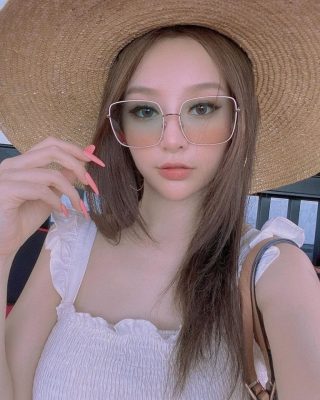 MMlive - Huyền Baby Hot girl không tuổi show body nóng 2 MMlive Huyền Baby là ai?