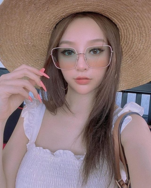 MMlive - Huyền Baby: Hot girl không tuổi khoe nhan sắc ngọt ngào và cuốn hút 2 MMlive Huyền Baby là ai?