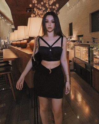 MMlive - Huyền Baby Hot girl không tuổi show body nóng 9 Nhan sắc bất chấp thời gian của cô nàng