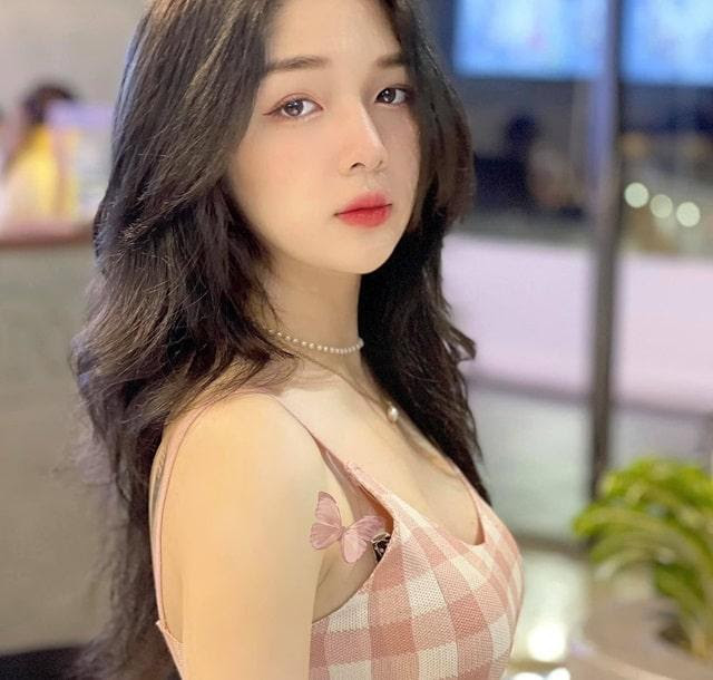 MMlive - Vẻ đẹp rạng ngời của hot girl Vũng Tàu Kiều Oanh 5 Kiều Oanh không ngần ngại mặc những trang phục được cắt xẻ sexy