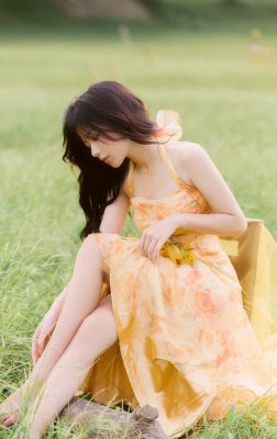 MMlive - Trang Lucy quyến rũ với vòng 1 sexy 3 MMlive cô nàng trong bộ váy thật dịu dàng