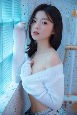 MMlive - Trang Lucy quyến rũ với vòng 1 sexy 5 Cô nàng cố ý khoe vòng 1