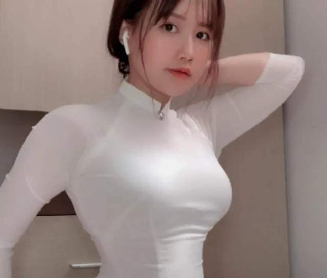 MMlive - Bộ ảnh hot girl Việt năng động và quyến rũ 6 Gái xinh trong trang phục áo dài truyền thống