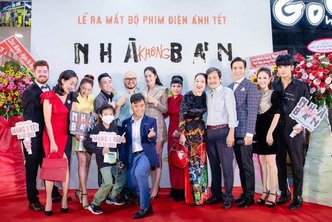 MMlive - Nam Em trở lại rạng rỡ sau biến cố, khoe vẻ đẹp dịu dàng tại sự kiện 7 MMlive chia sẻ nội dung phim nhà không bán mà Nam Em tham gia