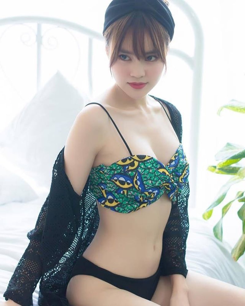 MMLive - Cận Cảnh Vẻ Đẹp Quyến Rũ Của "Ngọc nữ" Điện Ảnh Việt Ninh Dương Lan Ngọc 4 Những góc hình gợi cảm trong trang phục bikini từng gây thu hút trên mạng xã hội của Ninh Dương Lan Ngọc