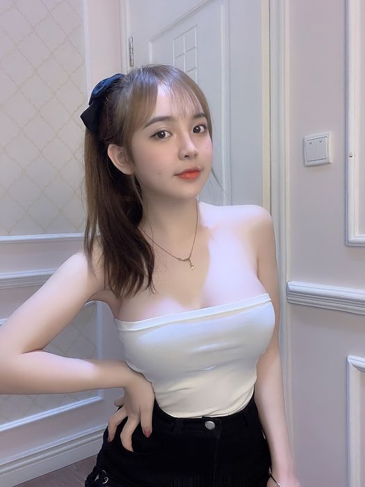 MMlive - Trần Huyền Châu: Hot girl Gen Z ngọt ngào và gợi cảm 5 Vẻ đẹp của Trần Huyền Châu