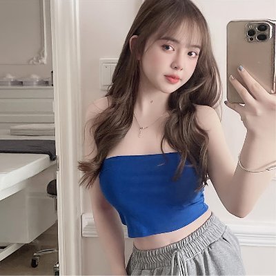 MMlive - Trần Huyền Châu: Hot girl Gen Z ngọt ngào và gợi cảm 4 Trần Huyền Châu sinh năm 2001