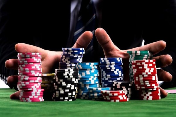 Bật mí tuyệt chiêu chơi Poker Mmlive thắng lớn cực đơn giản 4 Poker MMlive