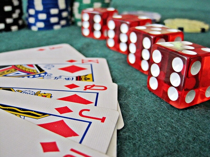 Mậu Binh là gì? Chơi mậu binh luôn thắng không thể bỏ qua 4 chơi poker trực tuyến