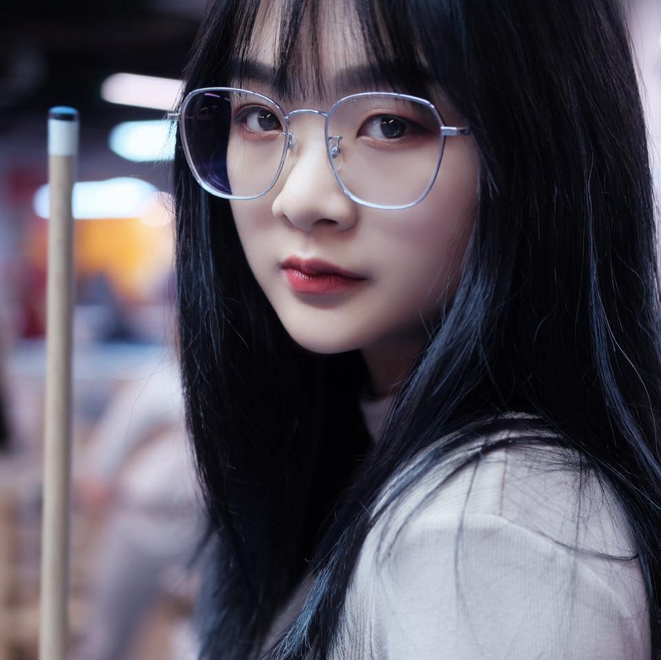 Hot Tiktoker Gấm Kami - Nữ cơ thủ tuổi teen xinh đẹp, tài năng 4 Gấm Kami dễ thương cổ vũ cho đội tuyển nước nhà