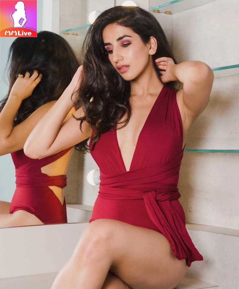 Ngắm 5 diễn viên Punjabi nóng bỏng được ái mộ nhất MMLive 6 Parul Gulati