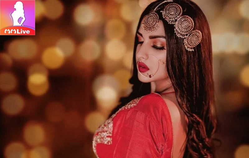 Top 5 nữ diễn viên Punjabi nóng bỏng nhất năm trên MMLive 2 Punjabi Himanshi Khurana