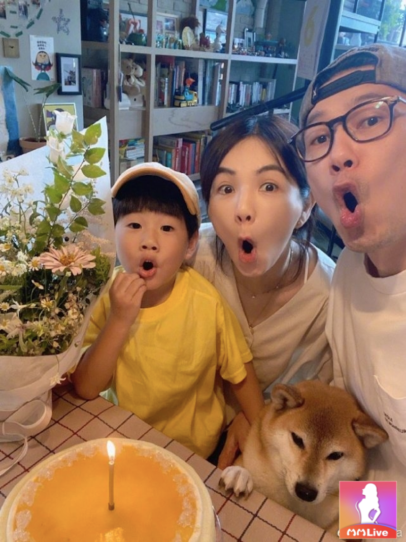 Ella khiến fan shock khi công khai mình từng bị quấy rối năm 10 tuổi 4 Gia đình hạnh phúc