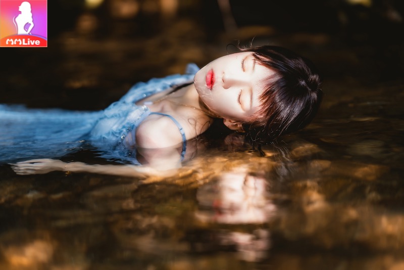 Cherry Meow khiến bạn “nóng mắt” vì màn cosplay mèo con quá gắt 5 chốn hoang vu