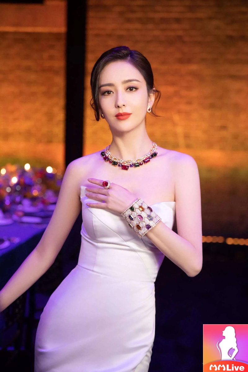 5 mỹ nhân Tân Cương đẹp rụng nụ - Mê hoặc mọi ánh nhìn 3 Đồng Lệ Á
