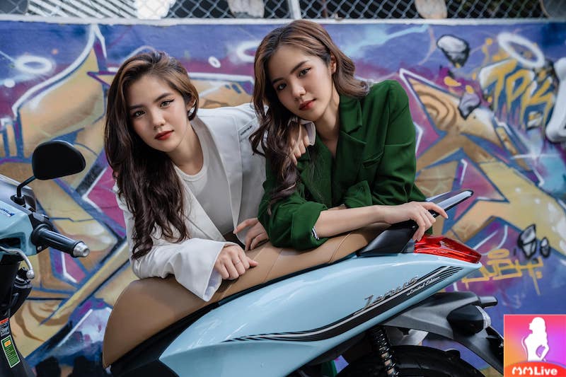 Top cặp chị em song sinh Việt “phá đảo" thế giới ảo 2 Chế Hoàng Phương Anh